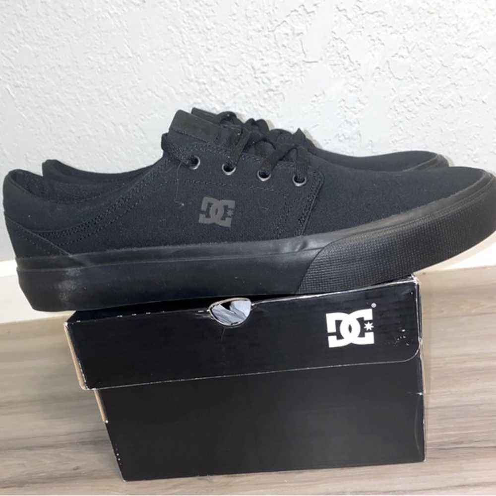 Men’s DC Trase TX Low-Top Canvas Shoes. Black on Black.  Size 11.5